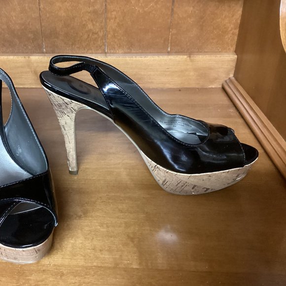 Guess Shoes - Picture 2 of 2